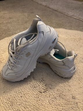 Skechers d"lites white size 7
